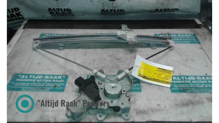 Ruitmechanieken 4Deurs links-voor met artikelnummer MR573885 voorraad