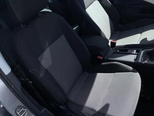 Gebruikte Voorstoel rechts Volkswagen Golf VII (AUA) 1.2 TSI BlueMotion 16V Prijs op aanvraag aangeboden door "Altijd Raak" Penders