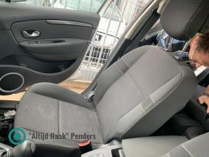Gebruikte Voorstoel rechts Renault Grand Scénic III (JZ) 1.4 16V TCe 130 Prijs op aanvraag aangeboden door "Altijd Raak" Penders