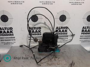 Gebruikte Portierslot Mechaniek 2deurs rechts Mercedes SLK Prijs op aanvraag aangeboden door "Altijd Raak" Penders