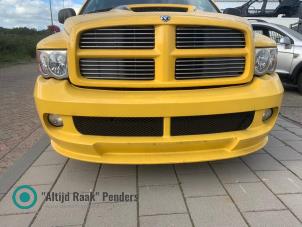 Gebruikte Grille Dodge Ram 3500 Standard Cab (DR/DH/D1/DC/DM) 8.3 1500 SRT-10 Crew Cab Prijs op aanvraag aangeboden door "Altijd Raak" Penders