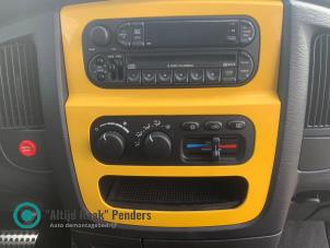 Gebruikte Chaufage Bedieningspaneel Dodge Ram 3500 Standard Cab (DR/DH/D1/DC/DM) 8.3 1500 SRT-10 Crew Cab Prijs op aanvraag aangeboden door "Altijd Raak" Penders