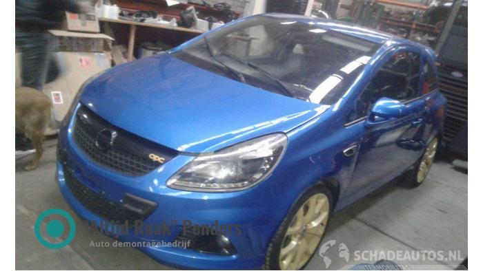 Gebruikte Radiateur Opel Corsa III 1.6 16V VXR Turbo Prijs op aanvraag aangeboden door "Altijd Raak" Penders