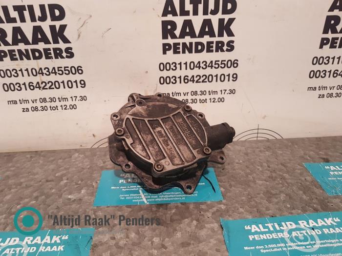Gebruikte Vacuumpomp (Diesel) Mercedes E (W210) 2.2 E-220D 16V Prijs op aanvraag aangeboden door "Altijd Raak" Penders