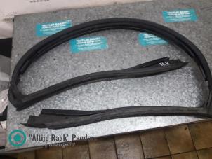 Gebruikte Rubbers voorruit Mercedes SLK (R171) 1.8 200 K 16V Prijs op aanvraag aangeboden door "Altijd Raak" Penders