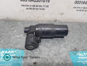 Oliedruk sensor van een BMW 5 serie (E60) M5 V-10 40V LHD 2005