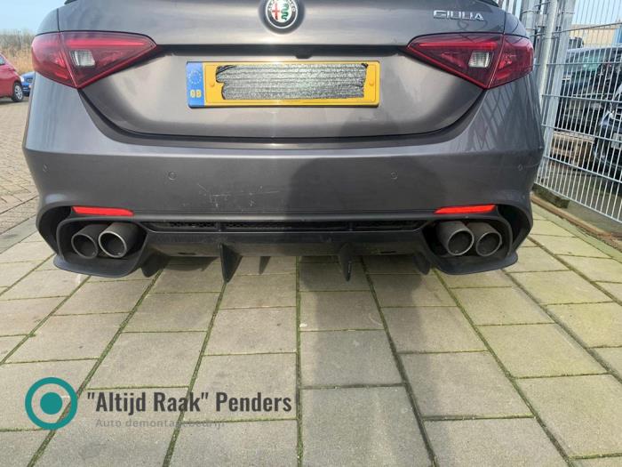 Gebruikte Uitlaat (compleet) Alfa Romeo Giulia (952) 2.9 Bi-Turbo V6 24V Quadrifoglio Verde Prijs op aanvraag aangeboden door "Altijd Raak" Penders