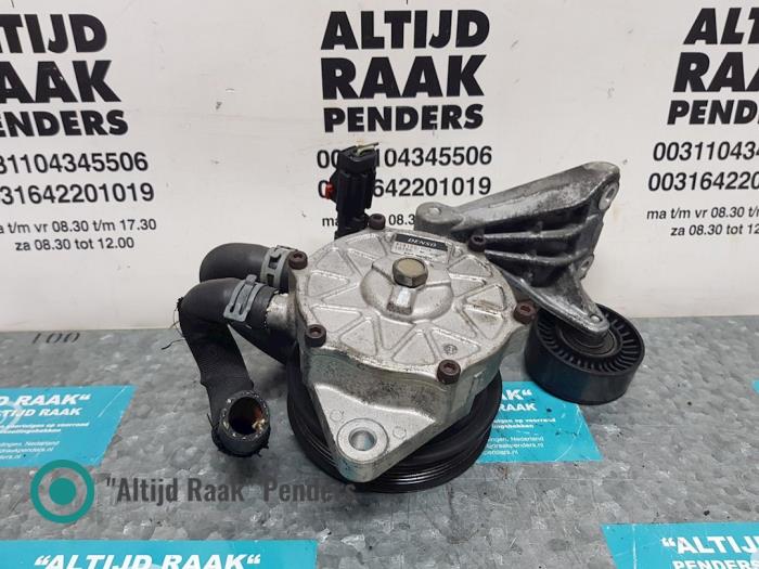 Gebruikte Waterpomp Jeep Grand Cherokee (WG/WJ) 2.7 CRD 20V Prijs op aanvraag aangeboden door "Altijd Raak" Penders
