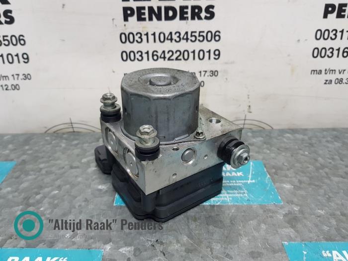 ABS Pomp van een Toyota GT 86 (ZN) 2.0 16V 2013