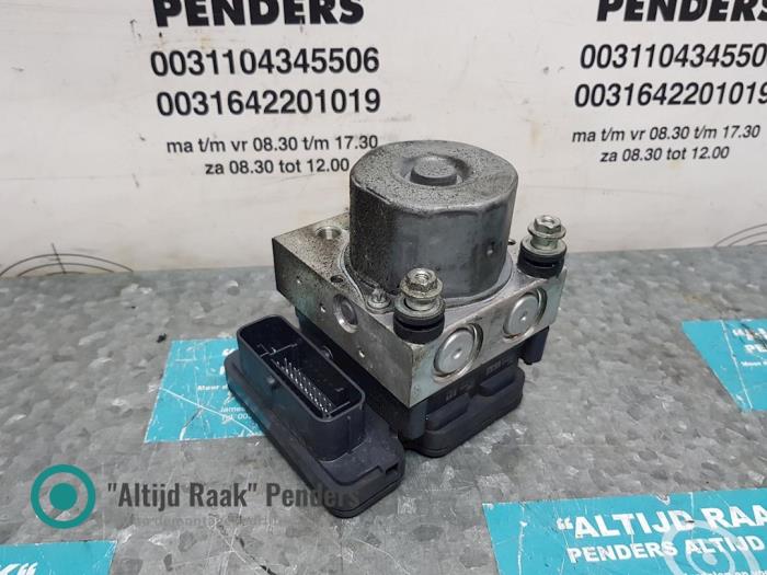 ABS Pomp van een Toyota GT 86 (ZN) 2.0 16V 2013