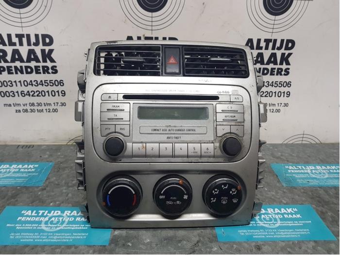 Radio/CD Speler (diversen) van een Suzuki Liana (ERA/ERB/RH4) 1.6 MPi 16V 4x4 2006