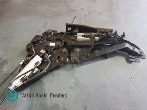 Gebruikte Scharnier Achterklep Mitsubishi Colt CZC 1.5 16V Prijs op aanvraag aangeboden door "Altijd Raak" Penders