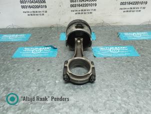 Gebruikte Drijfstang Toyota Hilux II 2.4 TD 4x4 Prijs op aanvraag aangeboden door "Altijd Raak" Penders