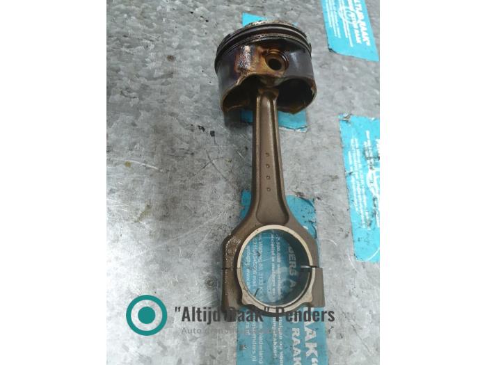 Zuiger van een MINI Mini One/Cooper (R50) 1.6 16V Cooper 2002