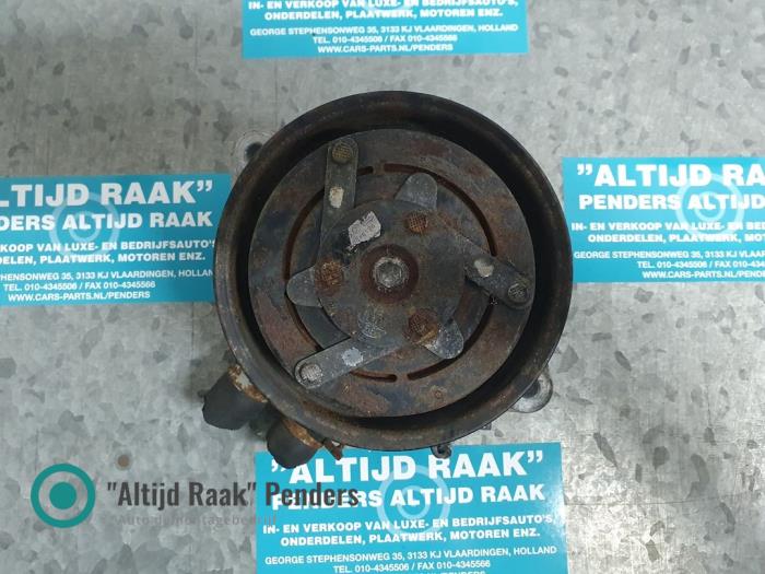Gebruikte Waterpomp Toyota HiAce (LH/RZH10/15/18) 2.4 D 4x4 Prijs op aanvraag aangeboden door "Altijd Raak" Penders