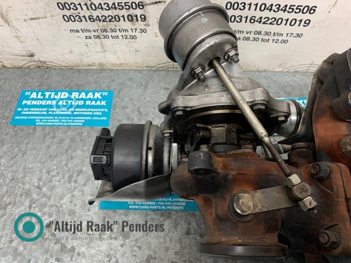 Turbo van een Volkswagen Transporter T5 2.0 BiTDI DRF 4 Motion 2012