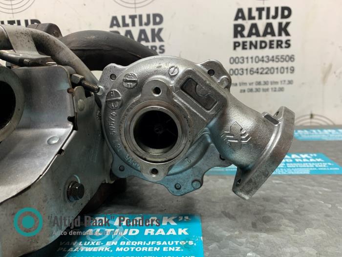 Turbo van een Volkswagen Transporter T5 2.0 BiTDI DRF 4 Motion 2012