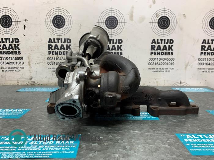 Turbo van een Volkswagen Transporter T5 2.0 BiTDI DRF 4 Motion 2012