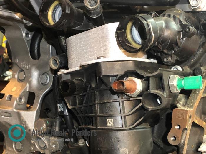 Gebruikte Oliefilterhuis Volkswagen Passat (3G2) 1.6 TDI 16V Prijs op aanvraag aangeboden door "Altijd Raak" Penders