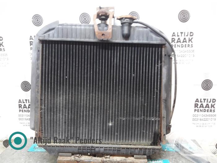 Radiateur van een Mercedes-Benz MB 100D (631) MB 100D 1995