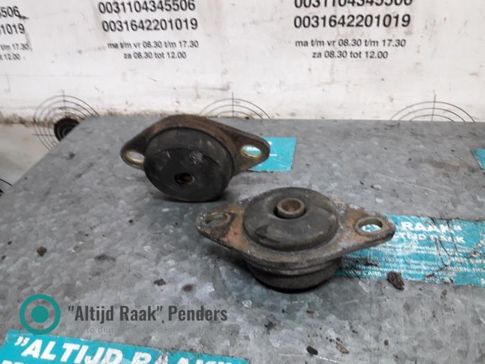 Gebruikte Motorrubber Mercedes MB 100D (631) MB 100D Prijs op aanvraag aangeboden door "Altijd Raak" Penders