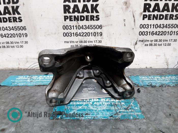 Motorsteun van een Audi A5 2010