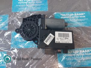 Gebruikte Raammechaniek 2Deurs links-voor Peugeot 307 CC (3B) 2.0 16V Prijs op aanvraag aangeboden door "Altijd Raak" Penders