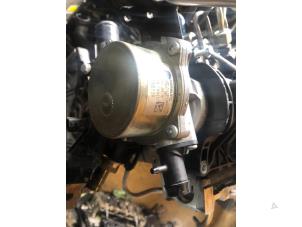 Gebruikte Vacuumpomp (Diesel) Renault Captur (2R) 1.5 Energy dCi 110 FAP Prijs op aanvraag aangeboden door "Altijd Raak" Penders