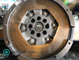 Nieuwe Vliegwiel Renault Trafic Passenger (1JL/2JL/3JL/4JL) 2.0 dCi 16V 145 Prijs op aanvraag aangeboden door "Altijd Raak" Penders