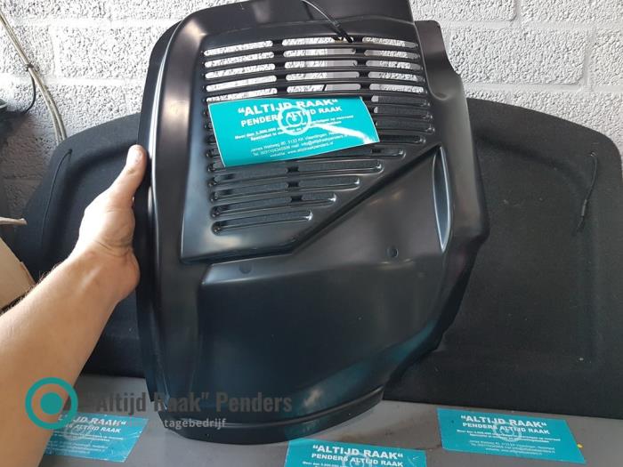 Spatbord links-achter van een Maserati 3200 GT