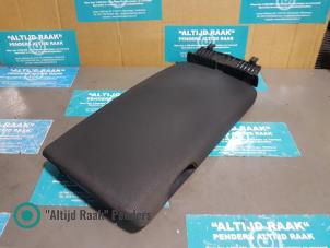 Gebruikte Armleuning Mercedes SLK (R171) 3.0 280 V6 24V Prijs op aanvraag aangeboden door "Altijd Raak" Penders