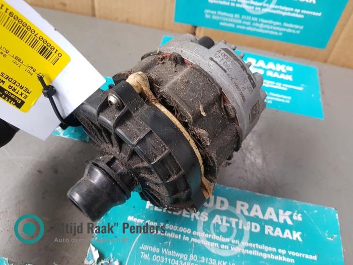 Gebruikte Waterpomp Mercedes C (W205) C-350 e 2.0 16V Prijs op aanvraag aangeboden door "Altijd Raak" Penders