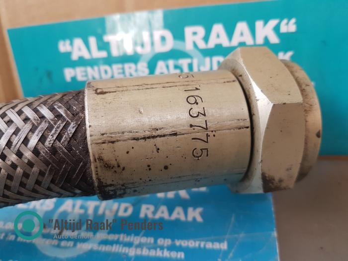 Olie aanzuigbuis van een Ferrari 456 456 GT/GTA 48V