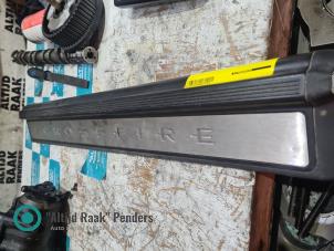 Gebruikte Afdeklijst dorpel links Chrysler Crossfire Roadster 3.2 V6 18V Prijs op aanvraag aangeboden door "Altijd Raak" Penders