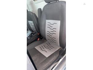 Gebruikte Voorstoel rechts Ford Transit Custom 2.2 TDCi 16V Prijs op aanvraag aangeboden door "Altijd Raak" Penders