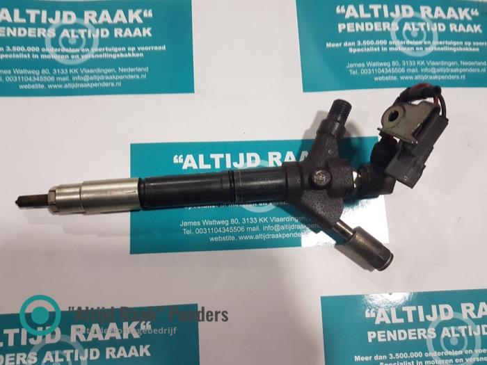 Gebruikte Verstuiver (diesel) Toyota Avensis Wagon (T25/B1E) 2.2 D-4D 16V D-CAT Prijs op aanvraag aangeboden door "Altijd Raak" Penders