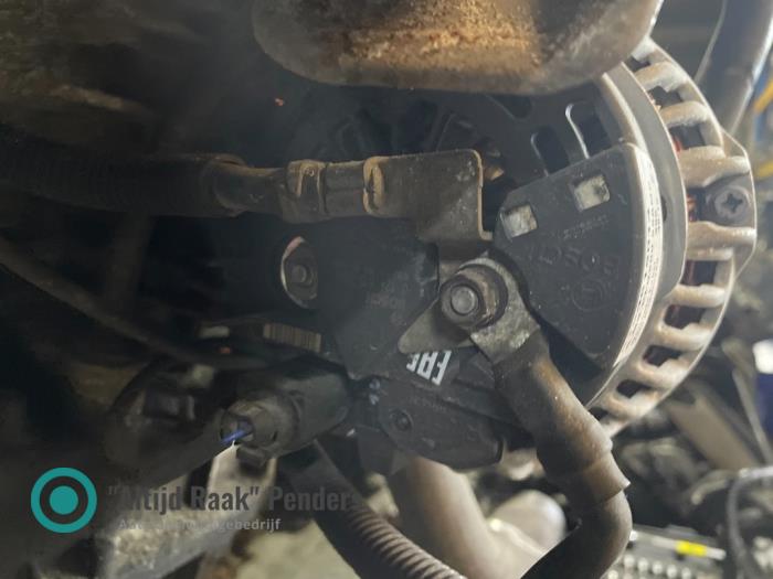 Dynamo van een Mercedes-Benz ML I (163) 55 AMG 5.4 V8 32V 2003