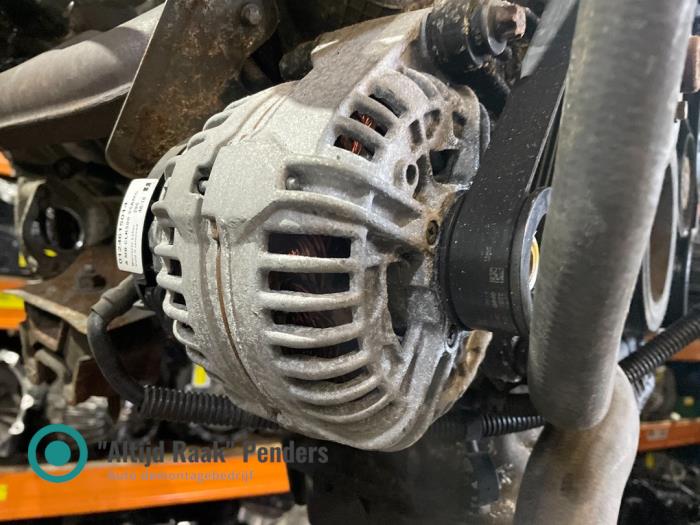 Dynamo van een Mercedes-Benz ML I (163) 55 AMG 5.4 V8 32V 2003