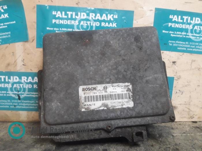 Computer Motormanagement van een Renault Espace (JE) 3.0i V6 24V 2000