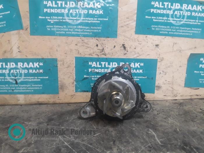 Gebruikte Waterpomp Nissan Navara (D40) 2.5 dCi 16V 4x4 Prijs op aanvraag aangeboden door "Altijd Raak" Penders