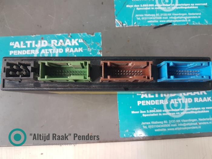 Computer Body Control van een BMW 8 serie (E31) 850i, Ci 5.0 1990