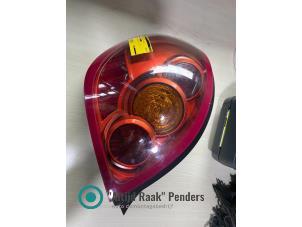 Gebruikte Achterlicht links Nissan Almera (N16) 1.5 16V Prijs € 399,30 Inclusief btw aangeboden door "Altijd Raak" Penders