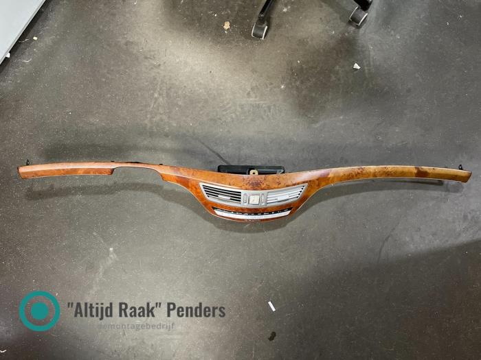 Luchtrooster Dashboard van een Mercedes-Benz S (W221) 5.5 S-550 32V 4-Matic 2006