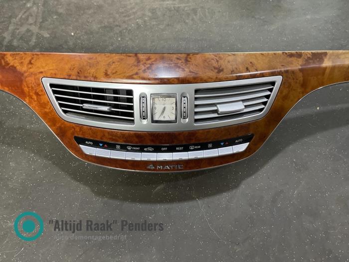 Luchtrooster Dashboard van een Mercedes-Benz S (W221) 5.5 S-550 32V 4-Matic 2006