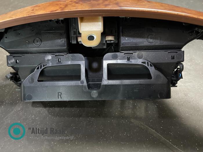 Luchtrooster Dashboard van een Mercedes-Benz S (W221) 5.5 S-550 32V 4-Matic 2006