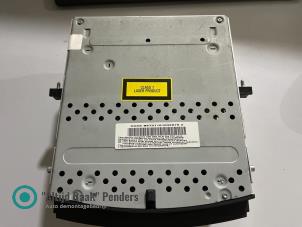 Gebruikte DVD Speler Mercedes S (W221) 5.5 S-550 32V 4-Matic Prijs op aanvraag aangeboden door "Altijd Raak" Penders