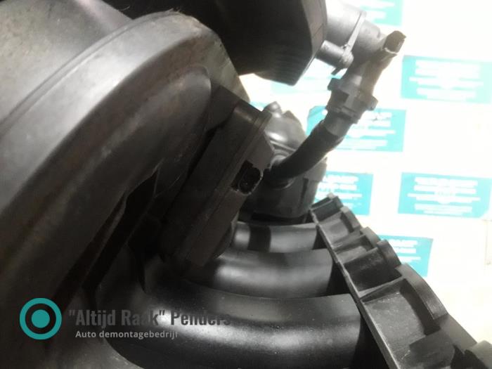 Luchthoeveelheidsmeter van een BMW 3 serie (E90) 320Si 16V 2006