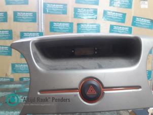 Gebruikte Klok (tijd) Kia Carens III (FG) 2.0i CVVT 16V Prijs op aanvraag aangeboden door "Altijd Raak" Penders