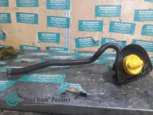 Gebruikte Olie vulpijp Renault Trafic Passenger (1JL/2JL/3JL/4JL) 2.0 dCi 16V 120 Prijs op aanvraag aangeboden door "Altijd Raak" Penders