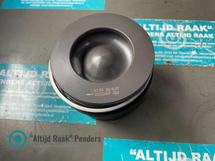 Zuiger van een Land Rover Range Rover Sport (LW) 4.4 SDV8 32V 2015